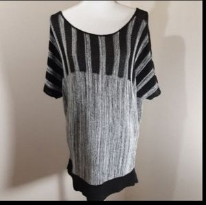 New Directions Black/White Acrylic Long sweater/top Size Large